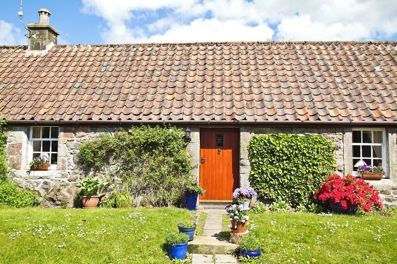 Beautiful, detatched 300 year old, fully renovated cottage with country views