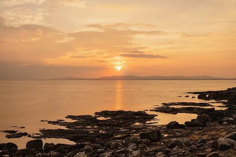The Rock: Creevy Cottages are 1 minute to pier / sea