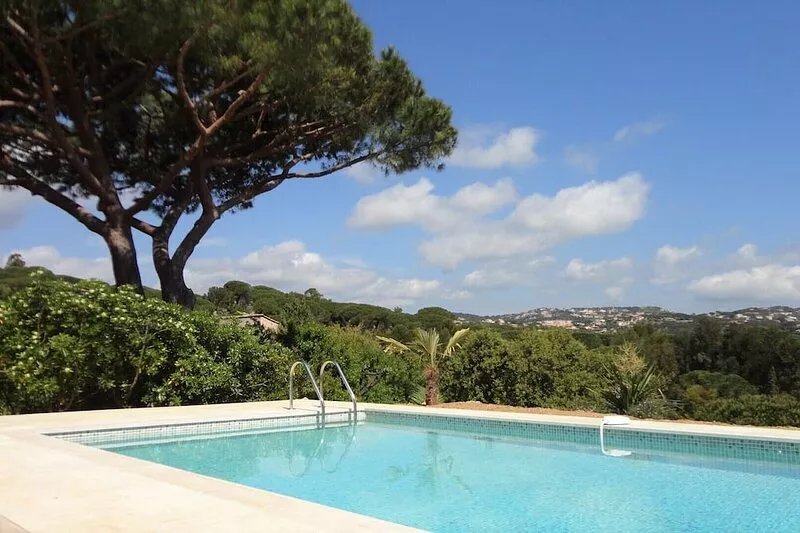 Villa with swimming pool and panoramic sea view, quiet, close to famous beaches