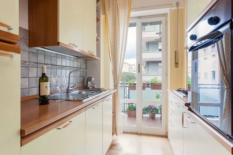Rome: Vatican Innocent large family apartment