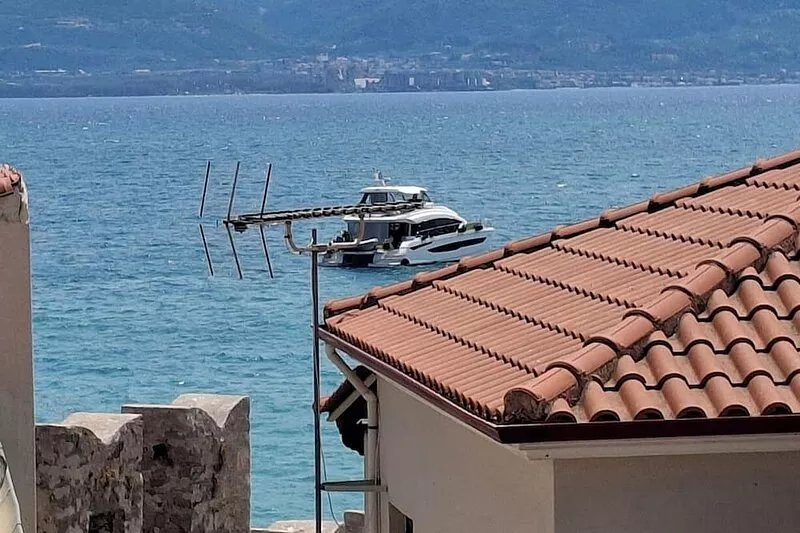 NAFPAKTOS APARTMENT AND STUDIOS iN PORT - 2 Bedroom Apartment  4 Guests