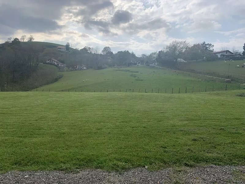 farm house at the foot of the mountains and 1 kilometer from Espelette center