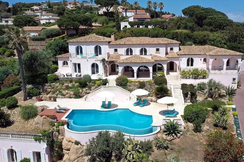 Sainte Maxime: LUXURY VILLA AT THE FRONT OF THE SEA FACING ST TROPEZ