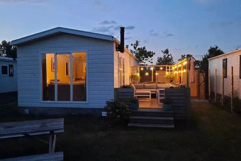Beautiful and comfortably furnished chalet 400 meters from the beach of Petten.