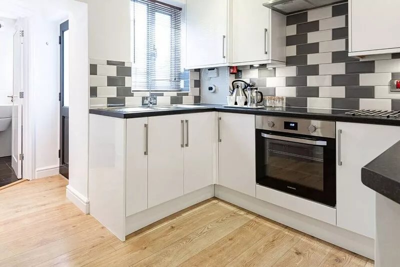 2 Bedroom House with Parking. Close to River walks