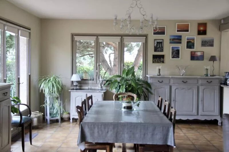 Beautiful and large house 8p 100m from the beach 50 m from the shops 3 bd 2 ba