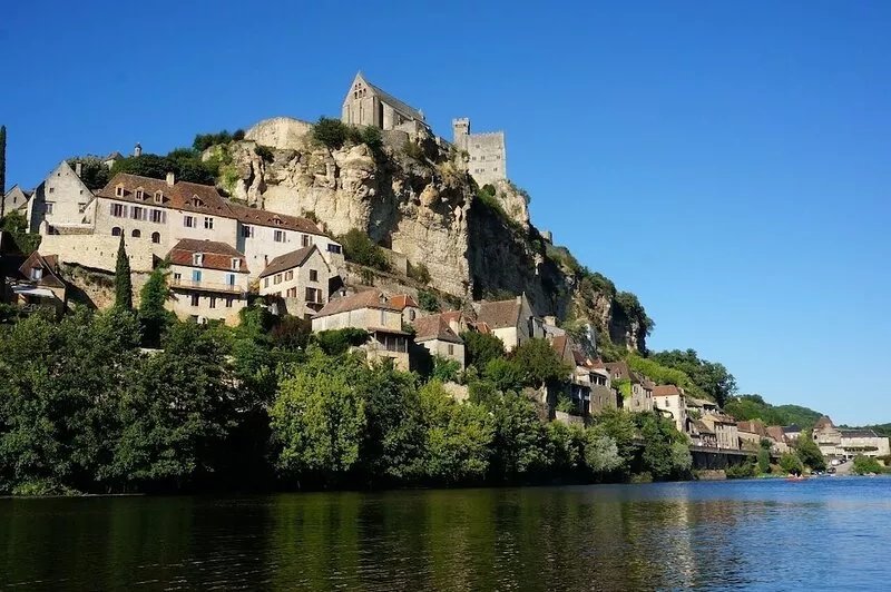 Typical&Charming Rental Flat With An Overlook Of The Dordorgne Valley Patio