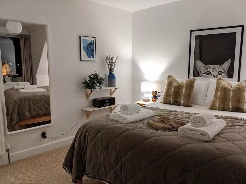 Hawick Central, cosy stylish flat with log burner.