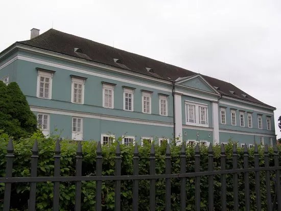 Narodni pamatkovy ustav, Sprava zamku Dacice