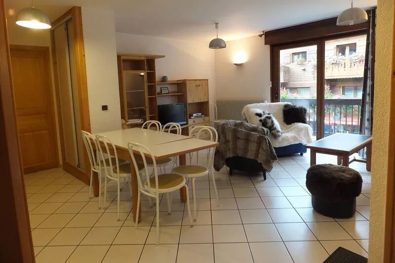 8/10 people rent apartment center of Morzine