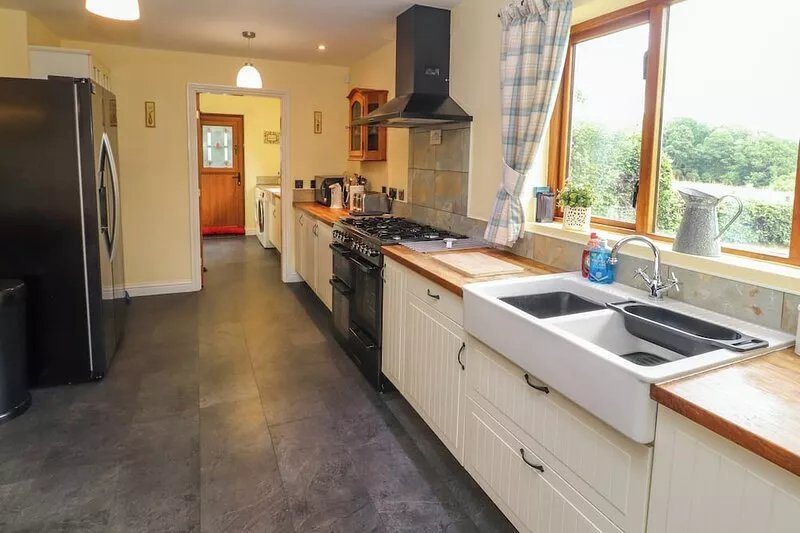 BECKS FOLD, family friendly, with open fire in Coniston