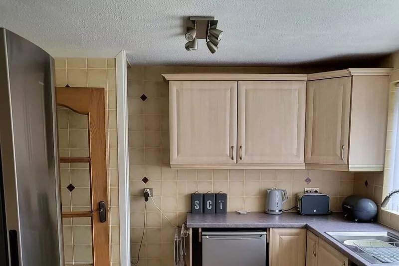 Fully furnished 3 Bedroom family home with large child friendly enclosed garden.