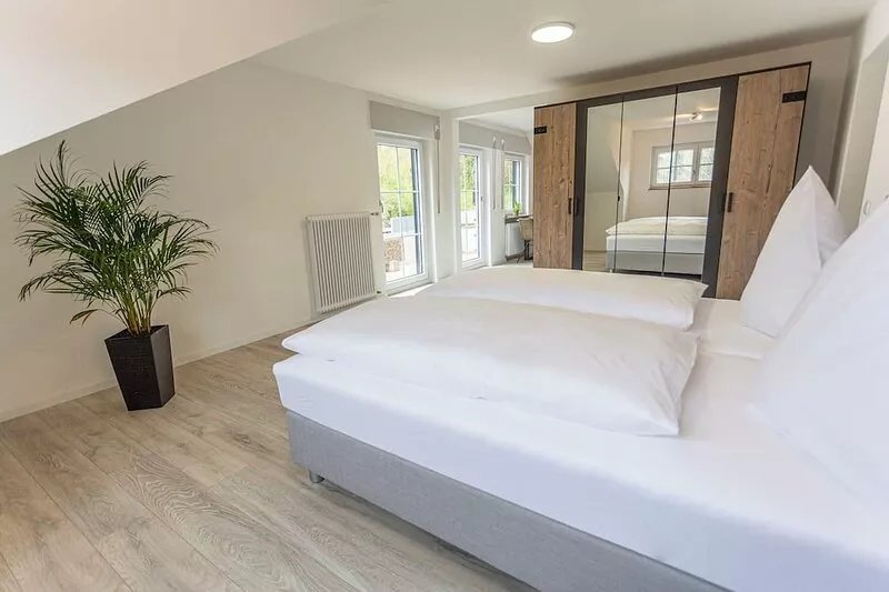 Modern apartment in a quiet location with a view of the Glatt moated castle