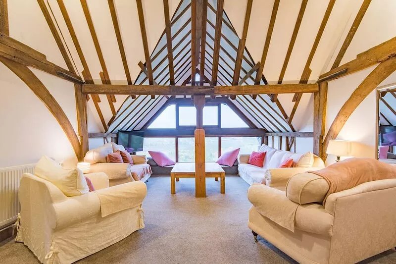 The Canterbury Barn by Bloom Stays - large barn sleeping up to 20. Ideal for