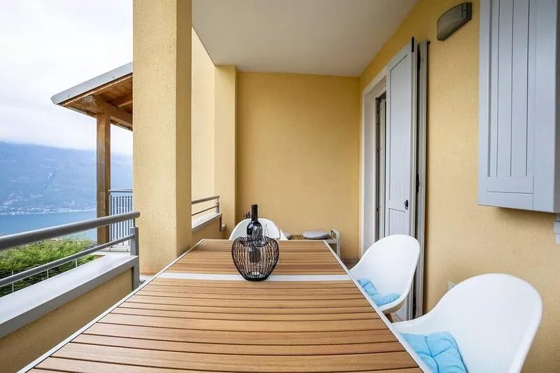 Apartment "Residence La Villa Cristallo" with Lake View, Pool, Balcony & Wi-Fi