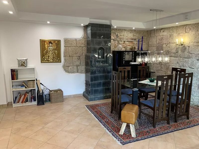 Vacation in a quiet villa, large parks nearby, close to the city