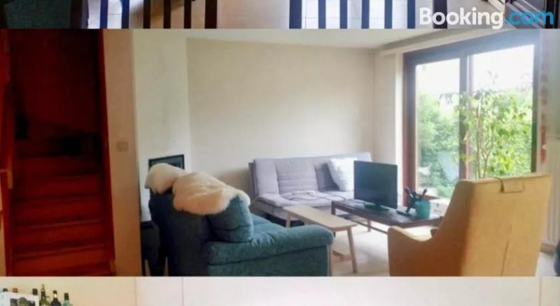 Homestay - Calm and Bright - Queen-size bed