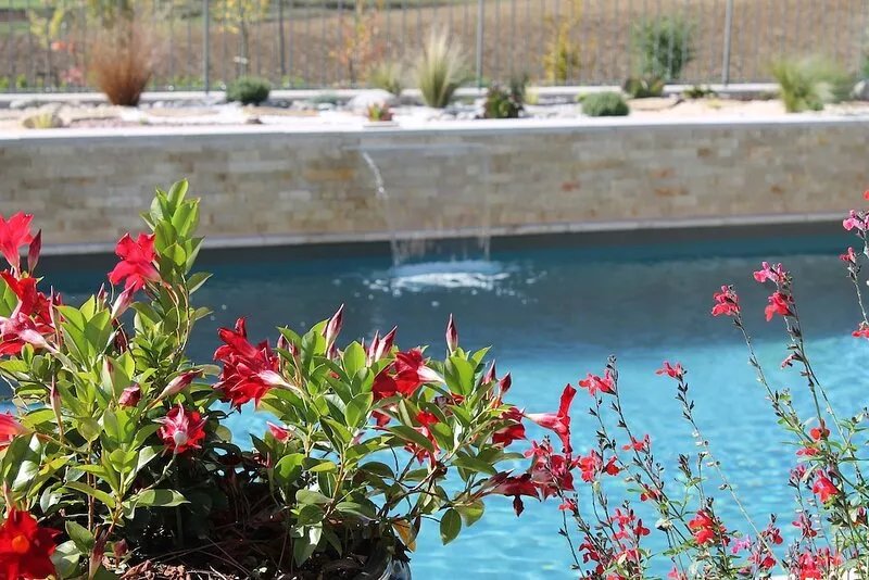House With Private Pool And Grounds: 7 bedrooms, 5 bathrooms