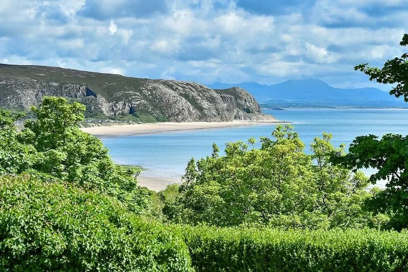 Trefaes Bach - Two Bedroom House, Sleeps 4