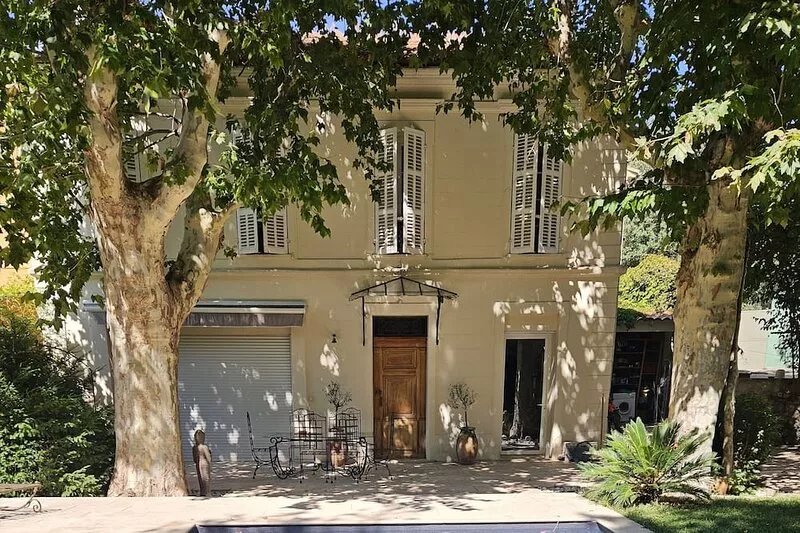 hypercentre bourgeois house late 19th restored pool garden 3 parkings