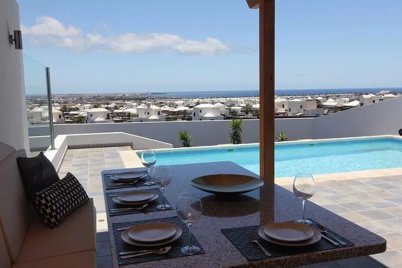 NEW: Fantastic view of the mountains and the sea