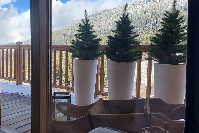 Ski-in/ski-out apartment in large chalet with heated pool, 50m from ESF ski