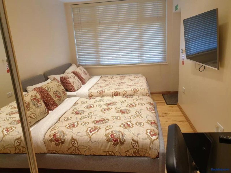 London Luxury Apartments 1min Walk From Underground, With Free Parking Free Wifi
