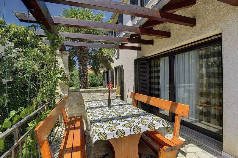 Quaint Holiday Home in Ližnjan with Pool