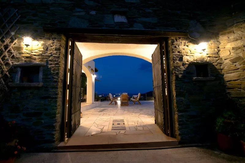 Saronic Citadel Villa castle: A dream villa tower in Salamina with pool