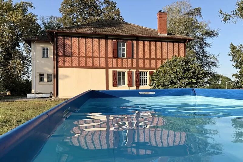 Large family home with park, orangery, outbuilding in quiet location.