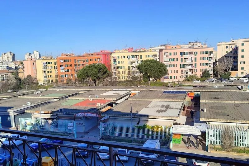 Third floor apartment near Vatican, Metro, parking, climate and free WiFi!
