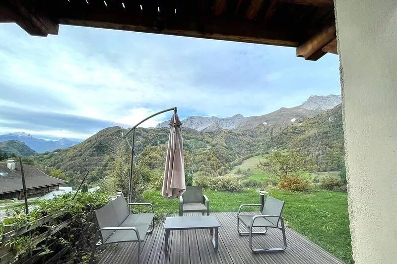 Ground floor apartment of the chalet CRES with swimming pool - jacuzzi