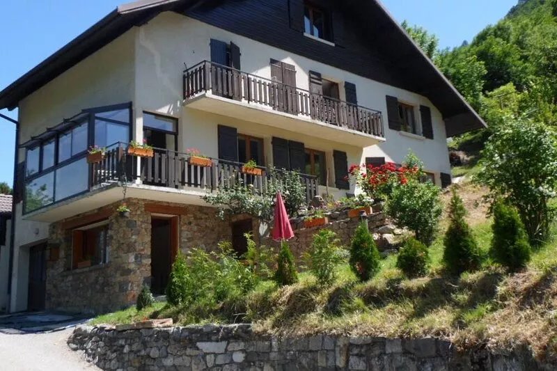42 m2 apartment, ideal for a spa treatment in Brides or skiing in the 3 valleys.