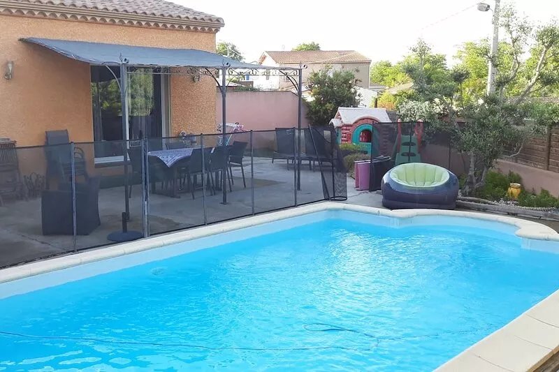 Pleasant villa with private pool, 15 minutes from the beach.