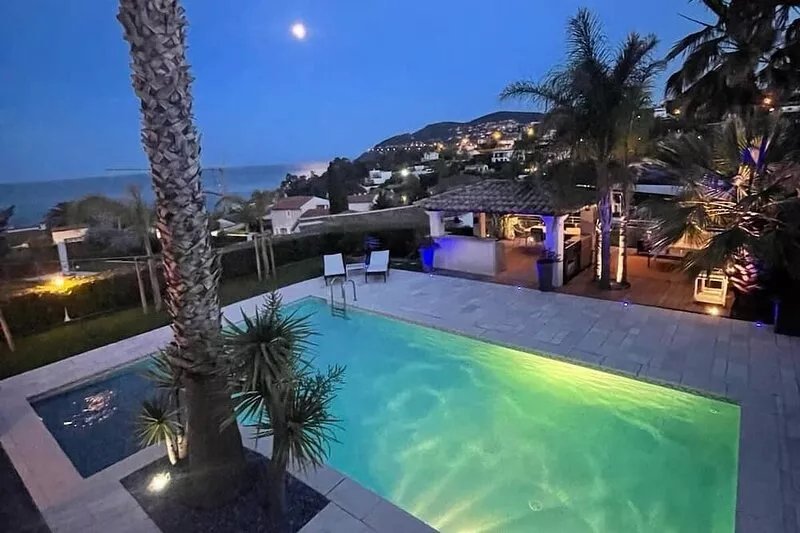 Charming villa: wonderful sea view, beaches and La Napoule reachable on foot