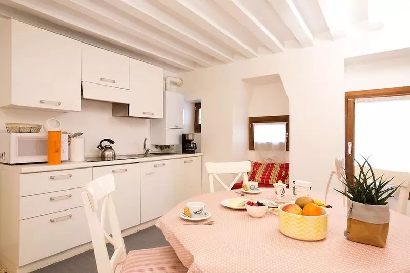 Elegant apartment with romantic canal view