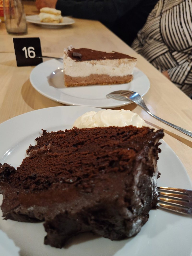 Valkoinen Puu Cafe