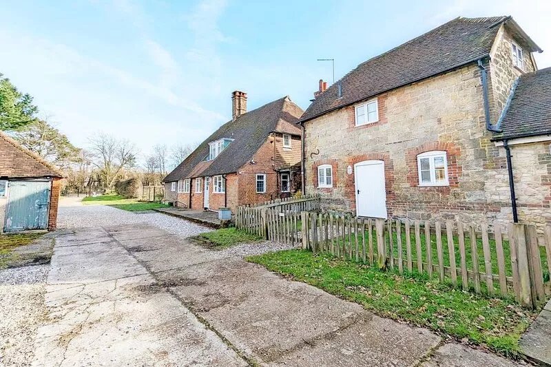 Beautiful country cottage for four