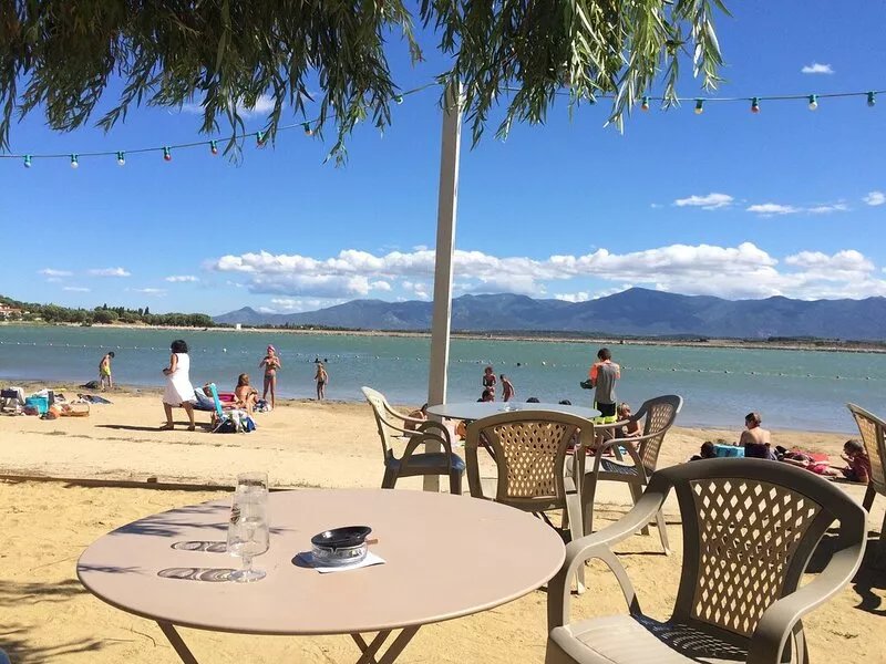 Nice and large T3 fully air-conditioned, right in the center, 80 m from the