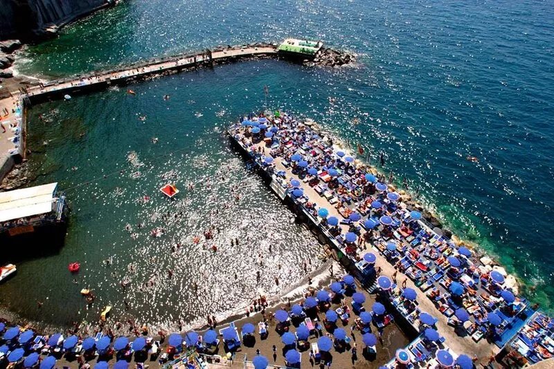 A charming house in Sorrento, with shared swimming pool and sea access just a