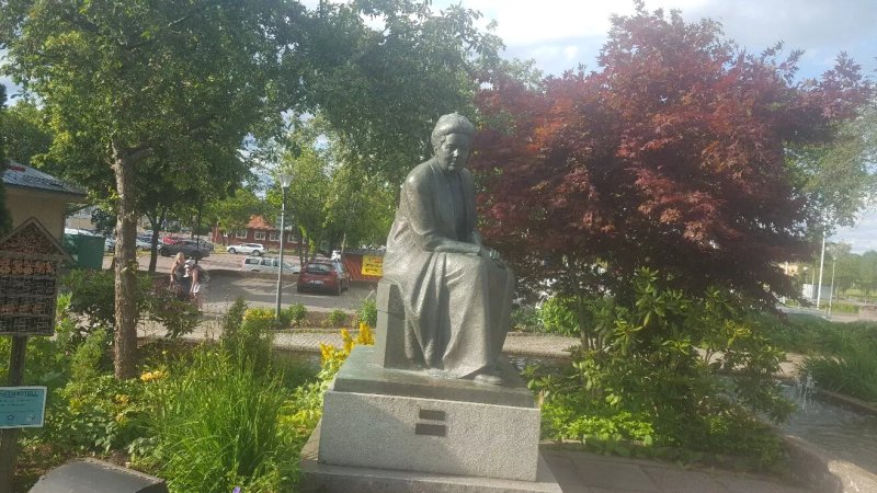 Selma Lagerlof Staty