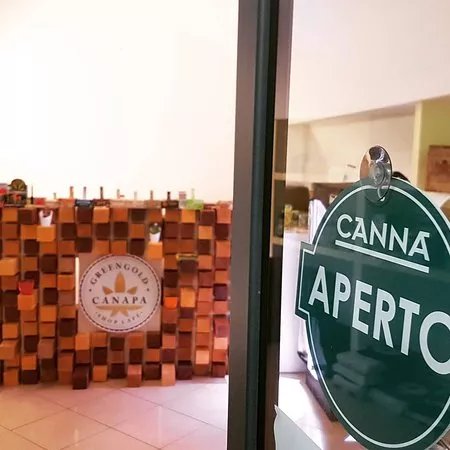 Green Gold Canapa Shop Cafe
