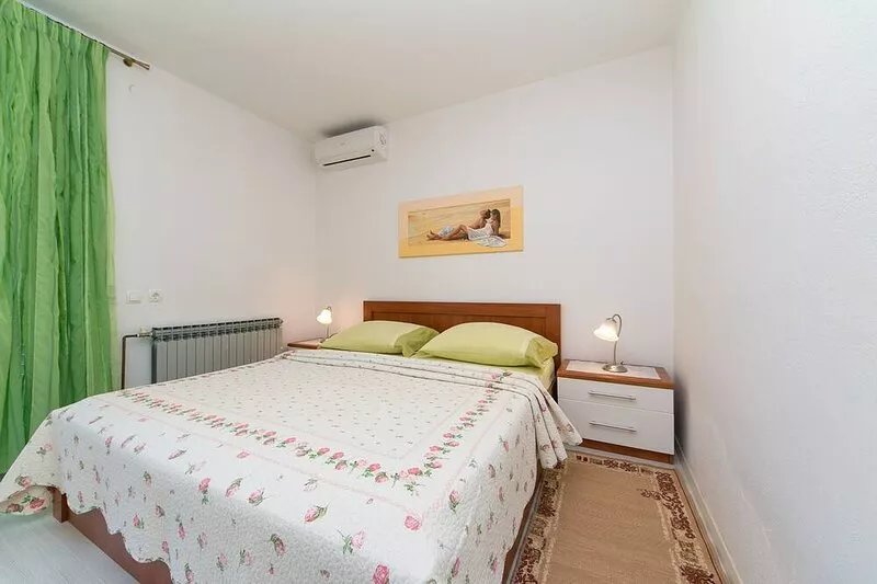 One bedroom apartment with balcony and sea view Brela, Makarska (A-2717-d)