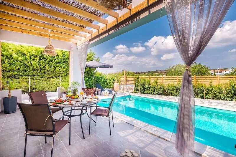 Luxurious Μodern Beachfront Villa with Private Swimming Pool ideal for Family