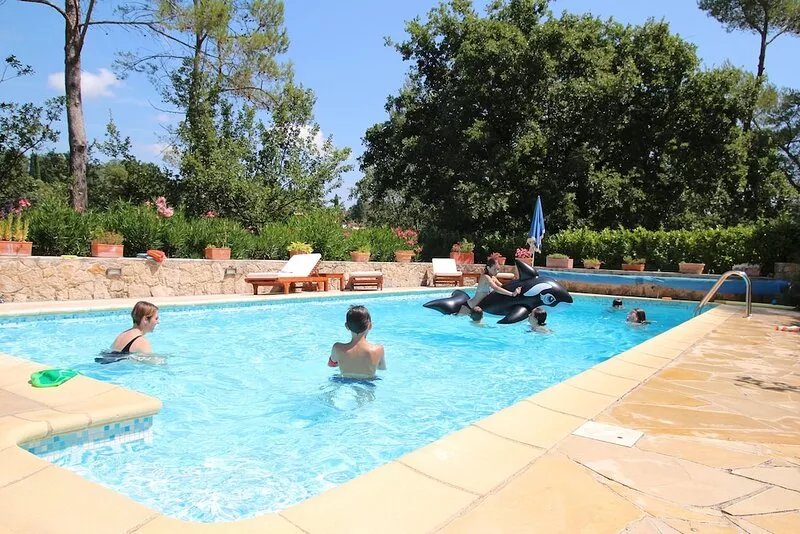 Family villa in Provence: pool, playgrounds, sleeps 10, flexible A/D dates.