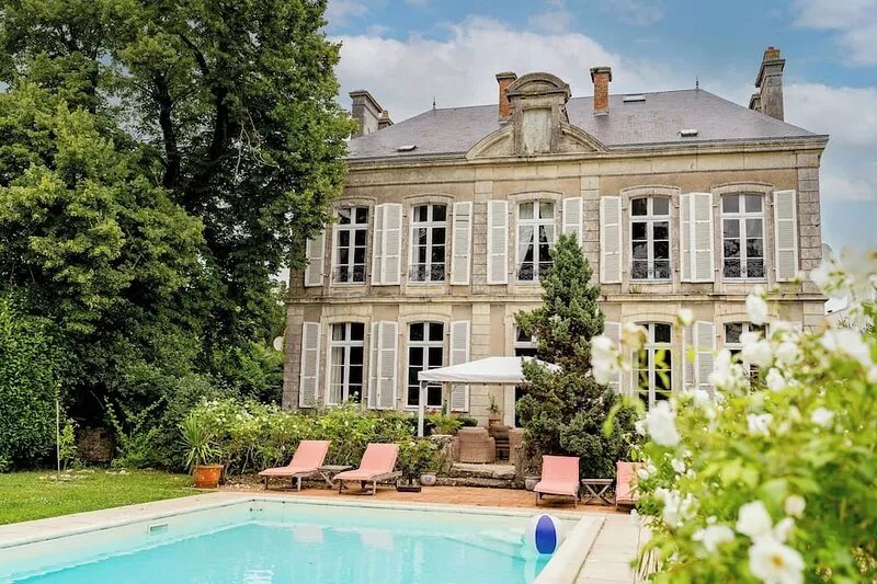 Beautiful bourgeois house sleeping 15 near Noirmoutier
