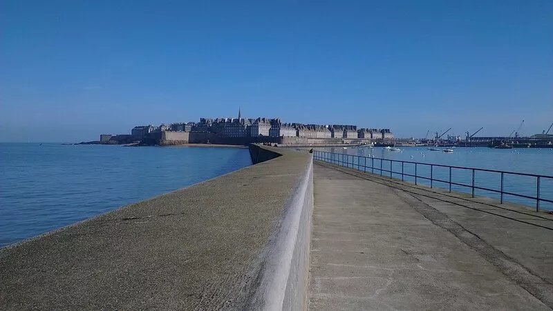Maison St Malo 100m from the beach 2 km from the old town, 30 km from Mont St