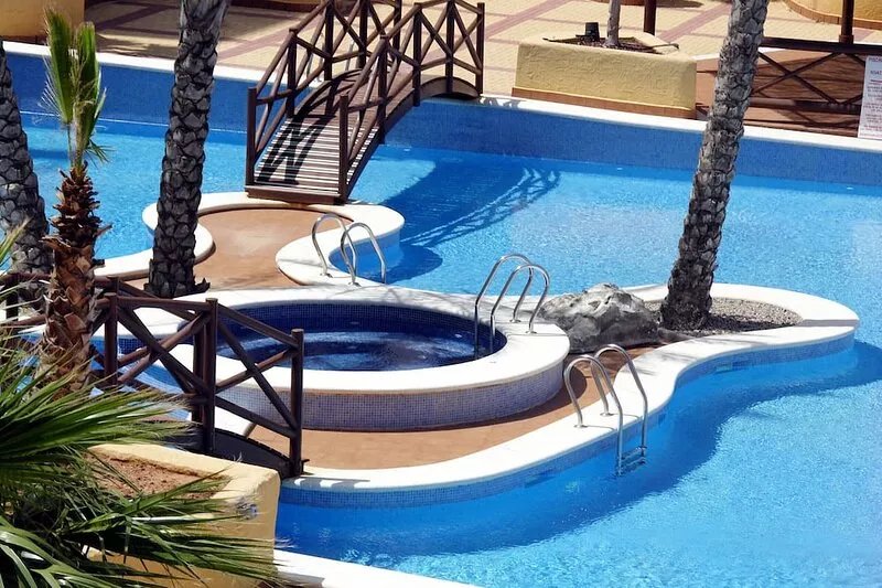 Fantastic sea views, wifi, 2 swimming pools, parking