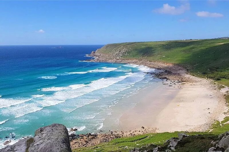 No. 5 - stylish dog friendly town house. Moments to the sea. Sleeps 4+2. Parking