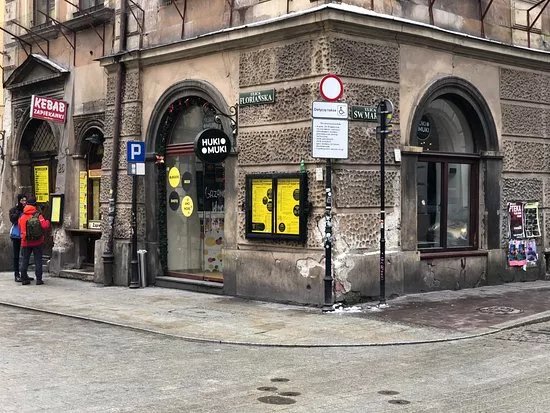Huki Muki Bar & Club
